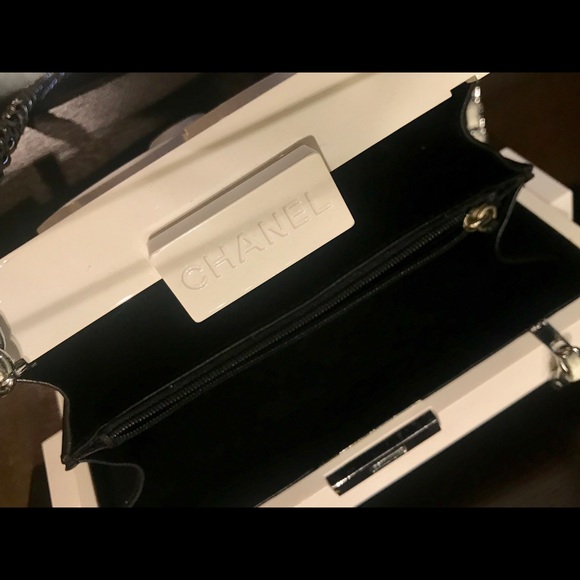 Limited edition LEGO clutch!!❤️ - Picture 2 of 3